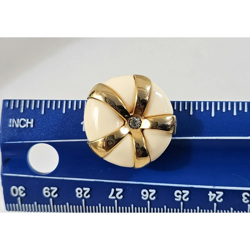 Vintage KJL Kenneth Jay Lane Lucite & Gold tone Button Clip On‎ Rare Earrings - Picture 8 of 10